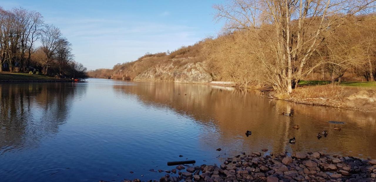 Tipp - Halle Idyllisch Am Fluss Krollwitz Esterno foto